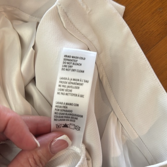 NWT GOOD AMERICAN
LUXE SUITING TROUSER SHORT - Picture 13 of 16
